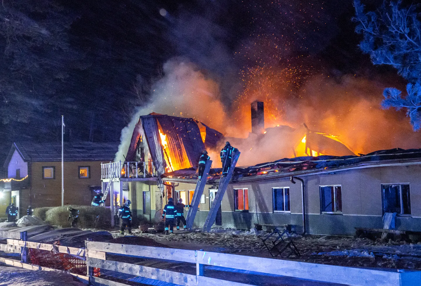 12 января 2021 года при пожаре в пансионате "Männiku" в деревне Аа погибли три человека. Тогда установили, что возгорание началось из-за неисправности одной из розеток.
