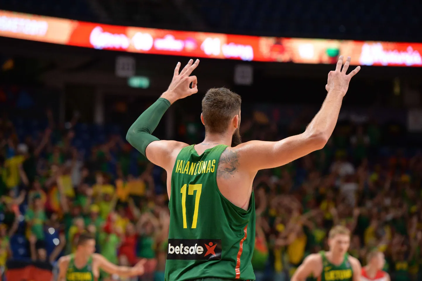 Jonas Valanciunas.