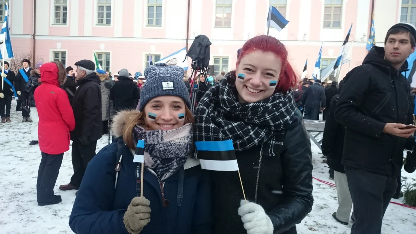 Lea Gomesile ja Janne Joorisele meeldis sinimustvalge heiskamise tseremoonia.