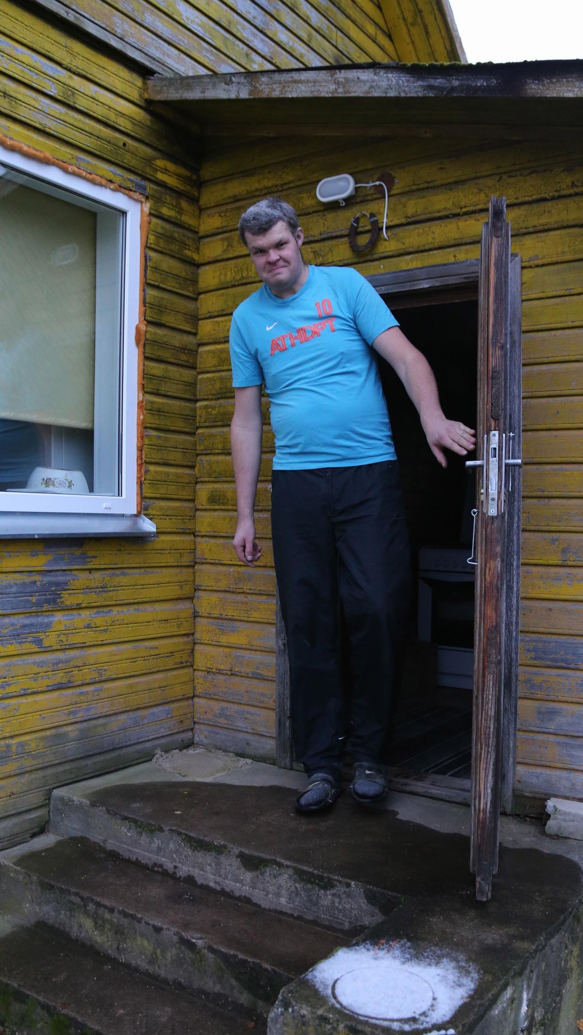 Teadaolevalt pikim Eesti mees on 2 meetri ja 22 sentimeetri pikkune Janar Purason.
