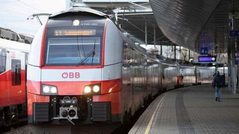 Через громкоговорители австрийских поездов звучат речи Гитлера