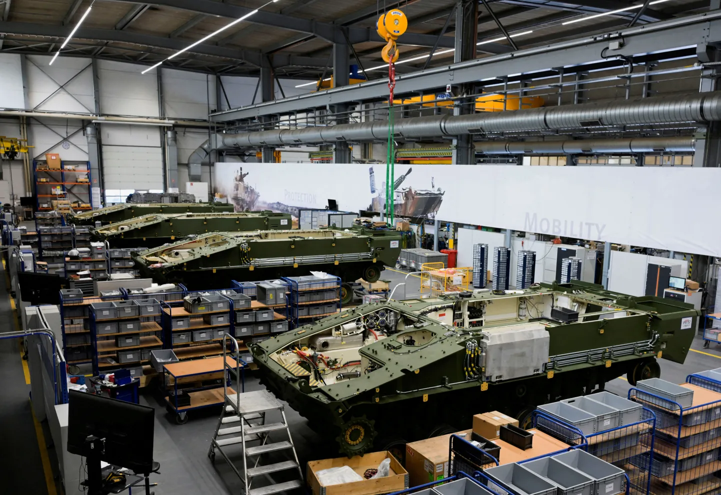 Saksa ettevõtte Rheinmetall soomusmasinate tootmistsehh. Foto on illustratiivne.