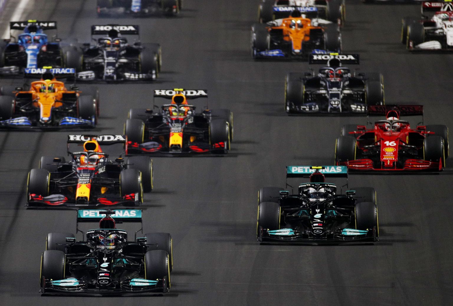 F1-autod Jeddahi ringrajal.