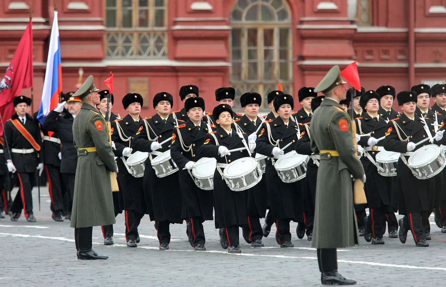 Vene ajalugu taaskujutav sõjaväeparaad Moskvas.
