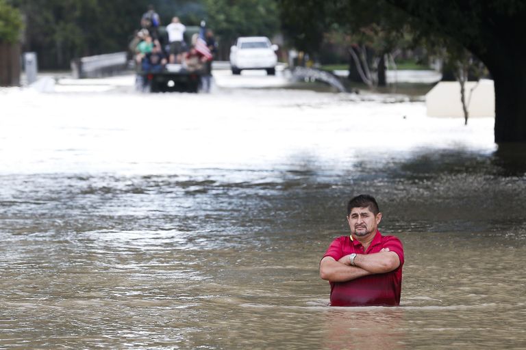 Texase üleujutusalal ulatub vesi pihani ( Michael Ciaglo / Houston Chronicle)/Houston Chronicle via AP)