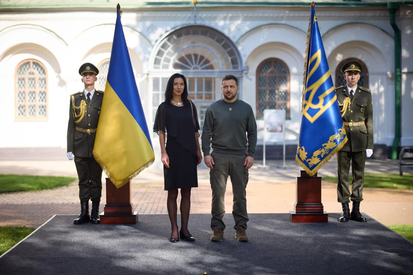 Suursaadik Annely Kolk andis septembris üle volikirja Ukraina presidendile Volodõmõr Zelenskõile.