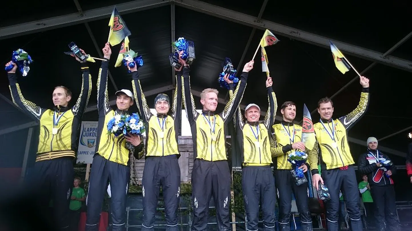 Jukola2016 võitjad: vasakult teine Lauri Sild, kolmas Timo Sild.