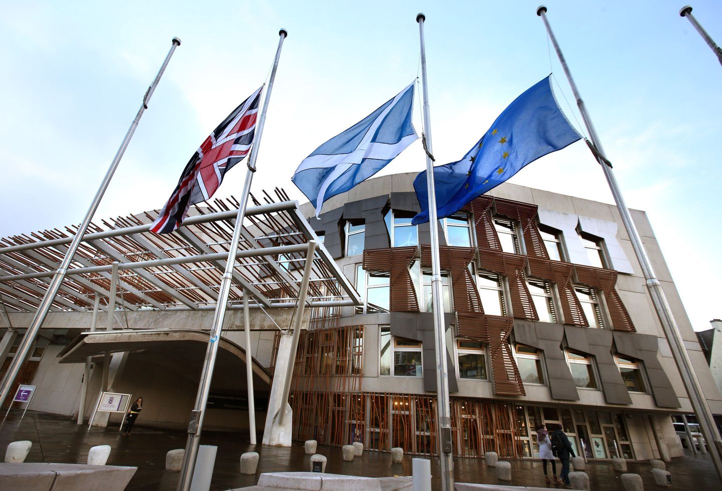 Suurbritannia, Šotimaa ja Euroopa Liidu lipud.