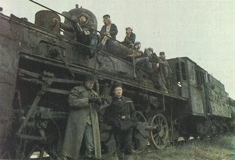 Борис Гребенщиков и «Аквариум» на съемках клипа песни «Поезд в огне» (1988).