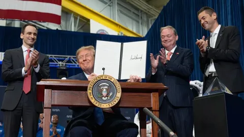 MUUTLIK MEEL ⟩ Donald Trump kiitis kosmoseteleskoopi selle stardi järel taevani – varem tahtis ta selle plaani lihtsalt lömastada