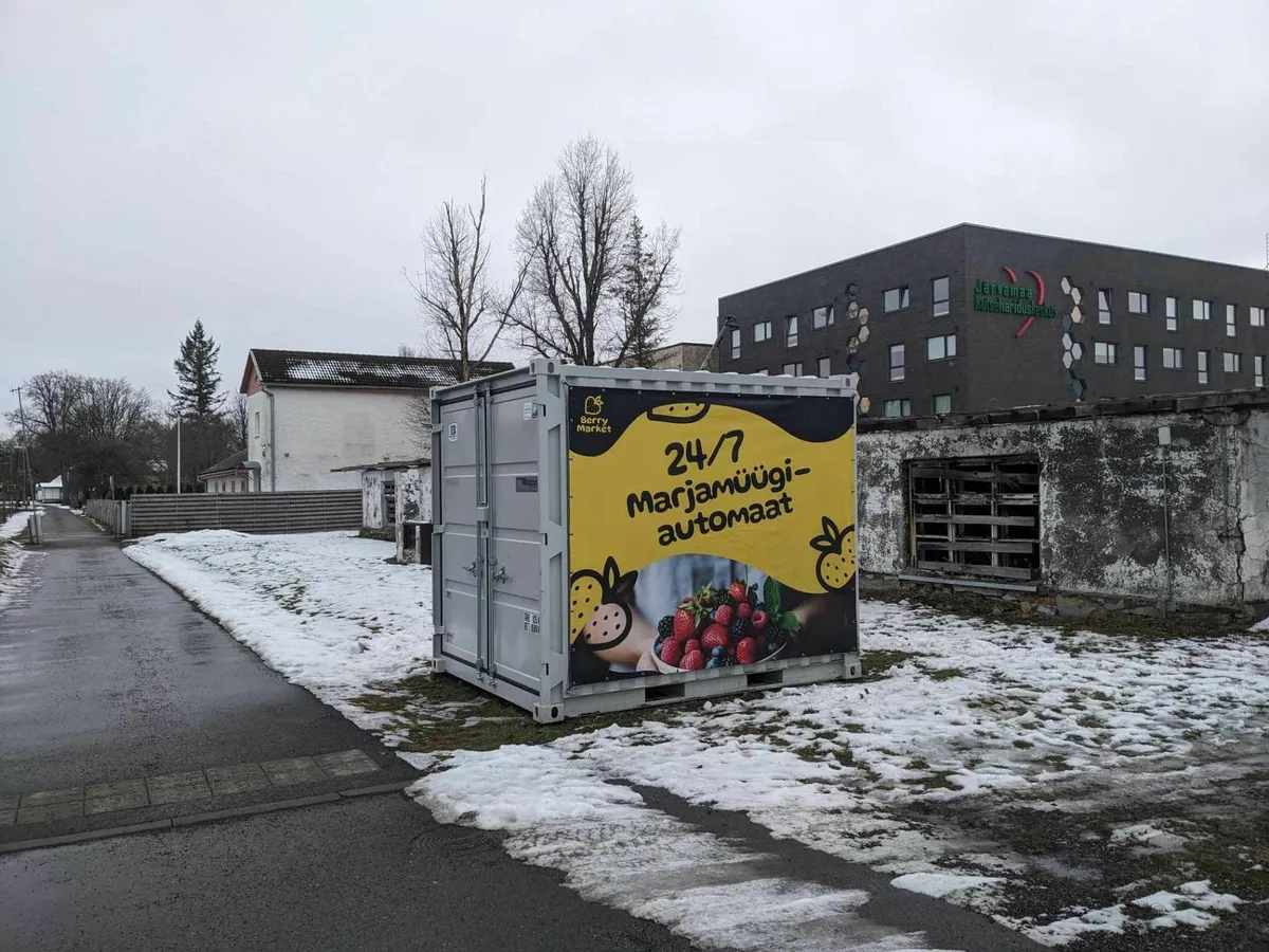 Paide müügiautomaat asub linna sissesõidul Tallinna tänava ääres Järvamaa kutsehariduskeskuse vahetus läheduses.