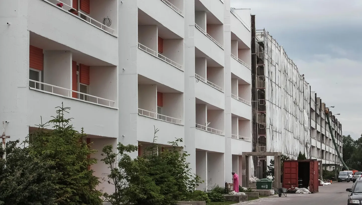Kuldse Kodu esine on Pärnumaal esimene koht, kuhu paigaldati läbipaistvate paneelidega mürasein.