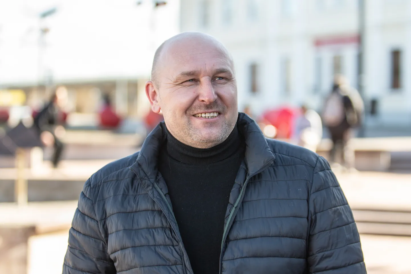 Марек Кулламяги, являющийся также председателем Алутагузеского волостного собрания, находит, что нет ничего некорректного в том, что, будучи центристом, он станет на выборах конкурировать со своей партией, ведь последняя не внесла его в свой избирательный список.