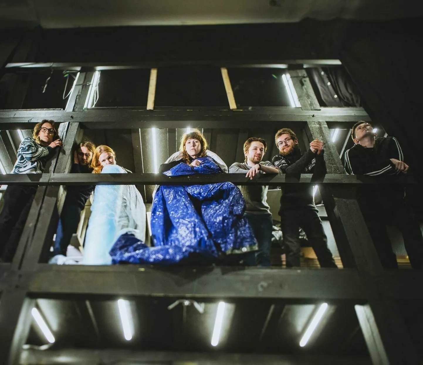 Uuslavastuse «Ants, Ants, Ants» trupp. Vasakult lavastaja Ringo Ramul (Ugala), näitlejad Eduard Tee, Elise Metsanurk, Grete Jürgenson ja Johannes Richard Sepping (Rakvere teater), dramaturg Priit Põldma ja kunstnik Arthur Arula.