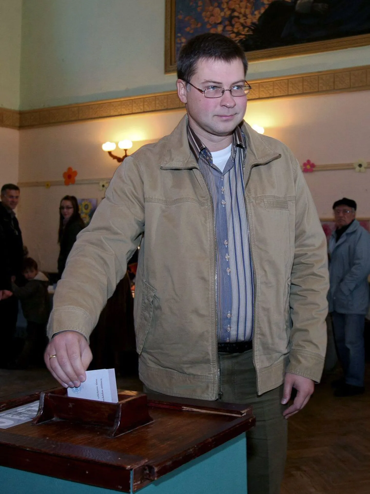 Valdis Dombrovskis valimispäeval.