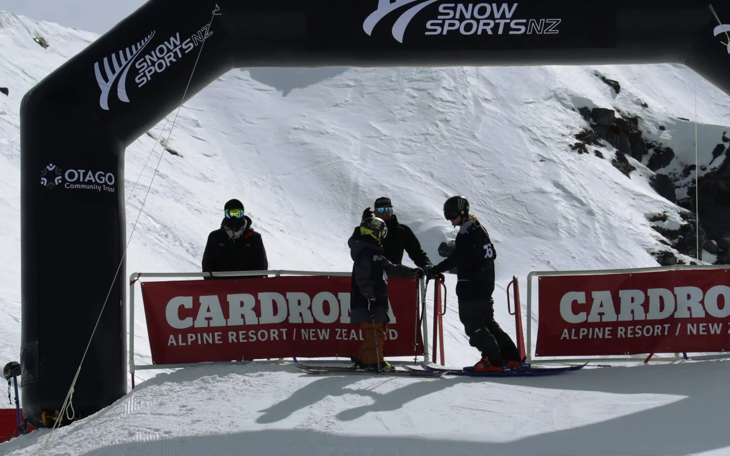 Henry Sildaru (vasakul) koos kahekordse X-mängude pargisõidu pronksmedalisti James Woodsiga. Cardrona mängudel teenis Woods pargisõidus esikoha, Sildaru tegi esimesi katsetusi meeste konkurentsis.
