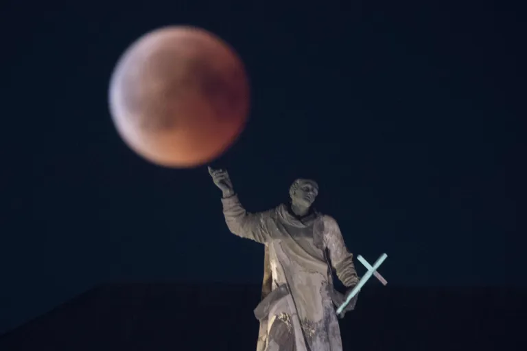 Лунное затмение в Дрездене
