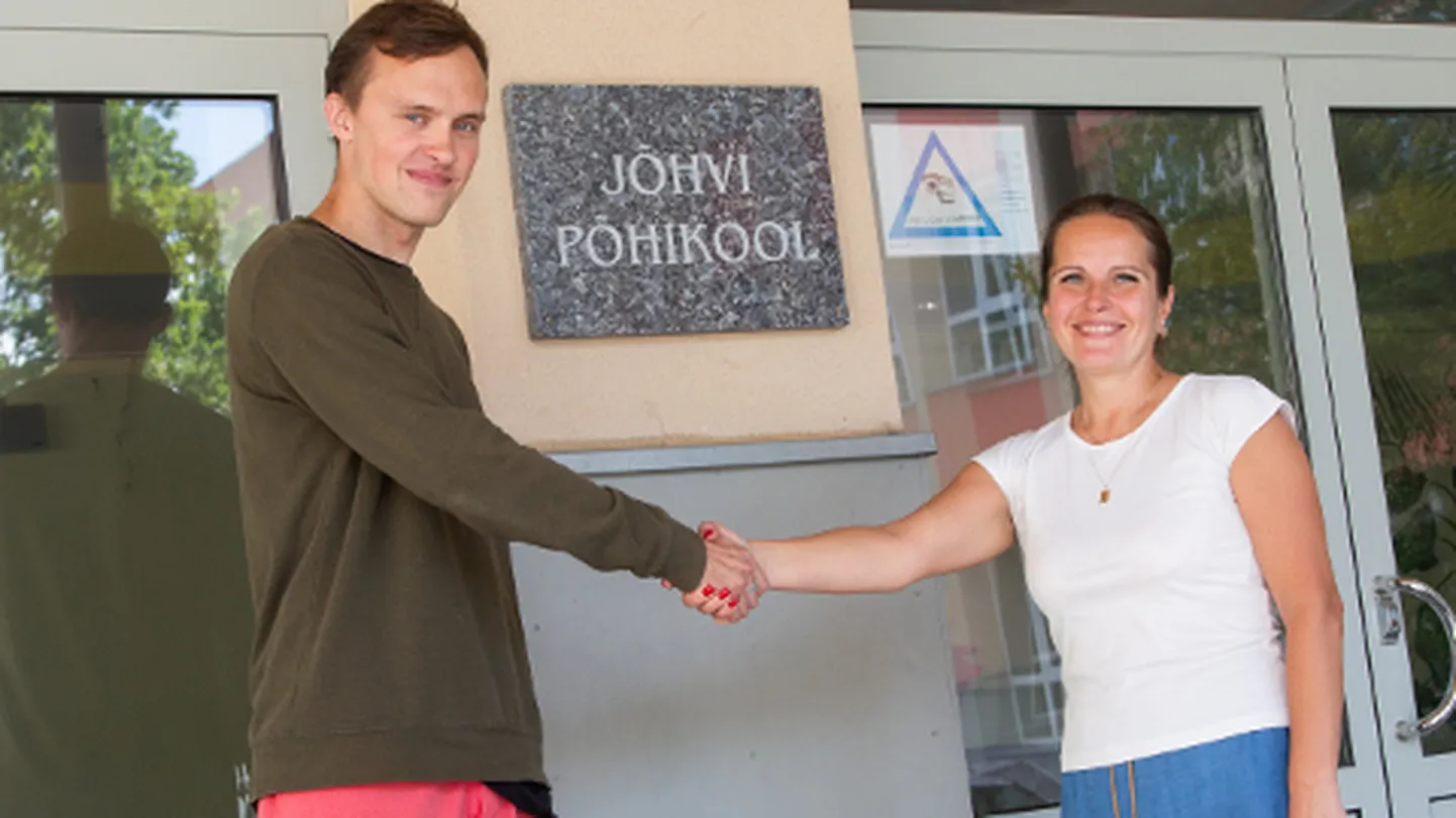 Hendrik Pillmann ja Liina Mihkelson löövad käed: 1. septembrist saab Jõhvi põhikool noore geograafia- ja ühiskonnaõpetuse õpetaja.