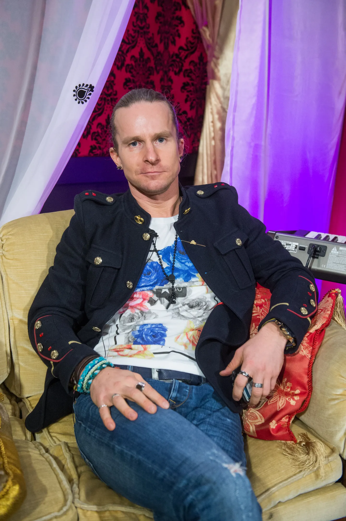 Elu24 live: külas on Marek Sadam bändiga Sadamasild. Neid kiusas Elu24 peatoimetaja Anu Saagim.