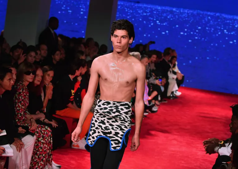Calvin Klein võib küll maailma esi-minimalistide hulka kuuluda, kuid nüüd on temagi leopardiusku!