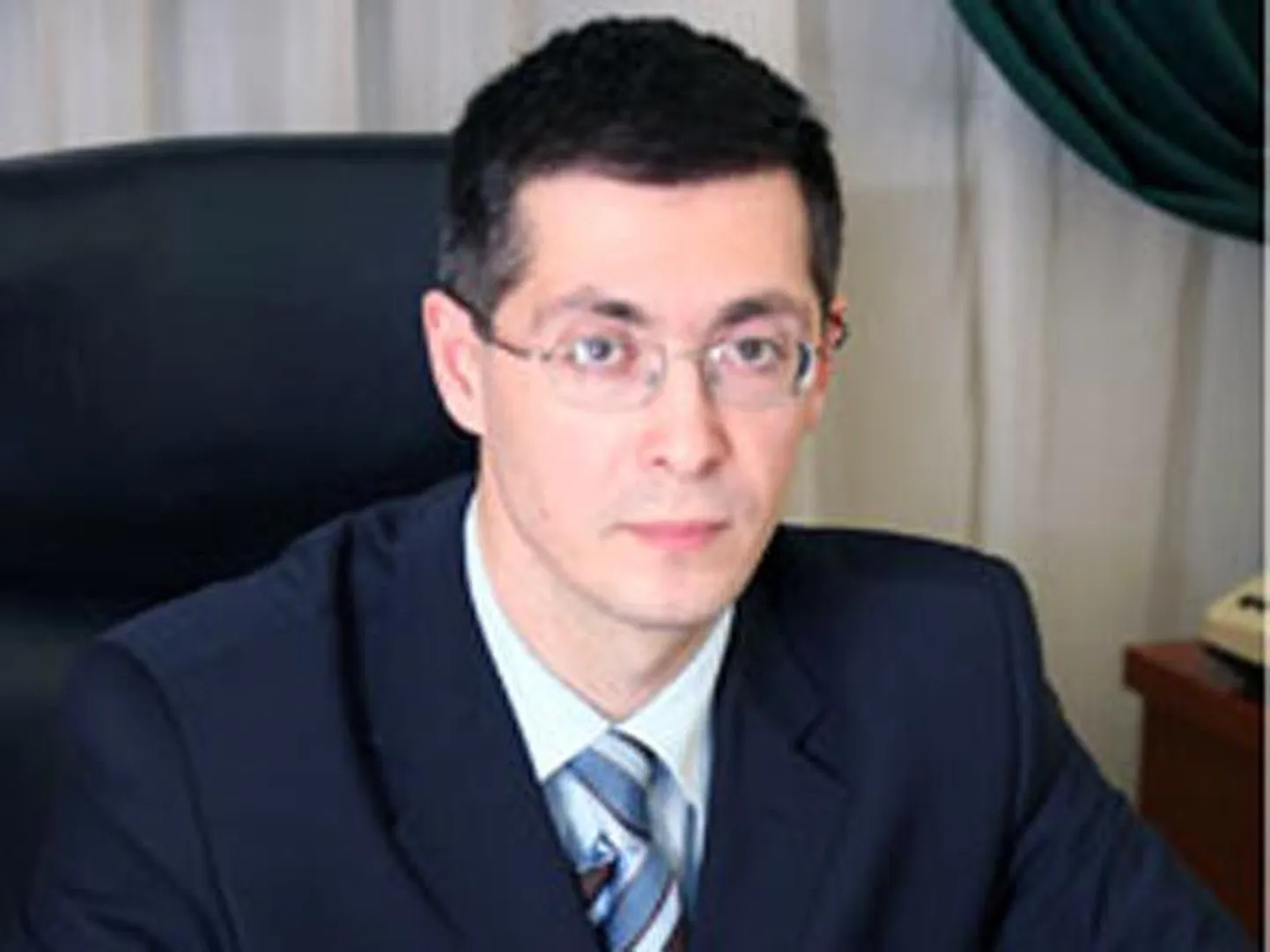 Тверской суд Москвы санкционировал арест главы правительства Пермского края, бывшего замруководителя Минрегиона РФ Романа Панова, которого подозревают в причастности к хищению более 93 млн рублей