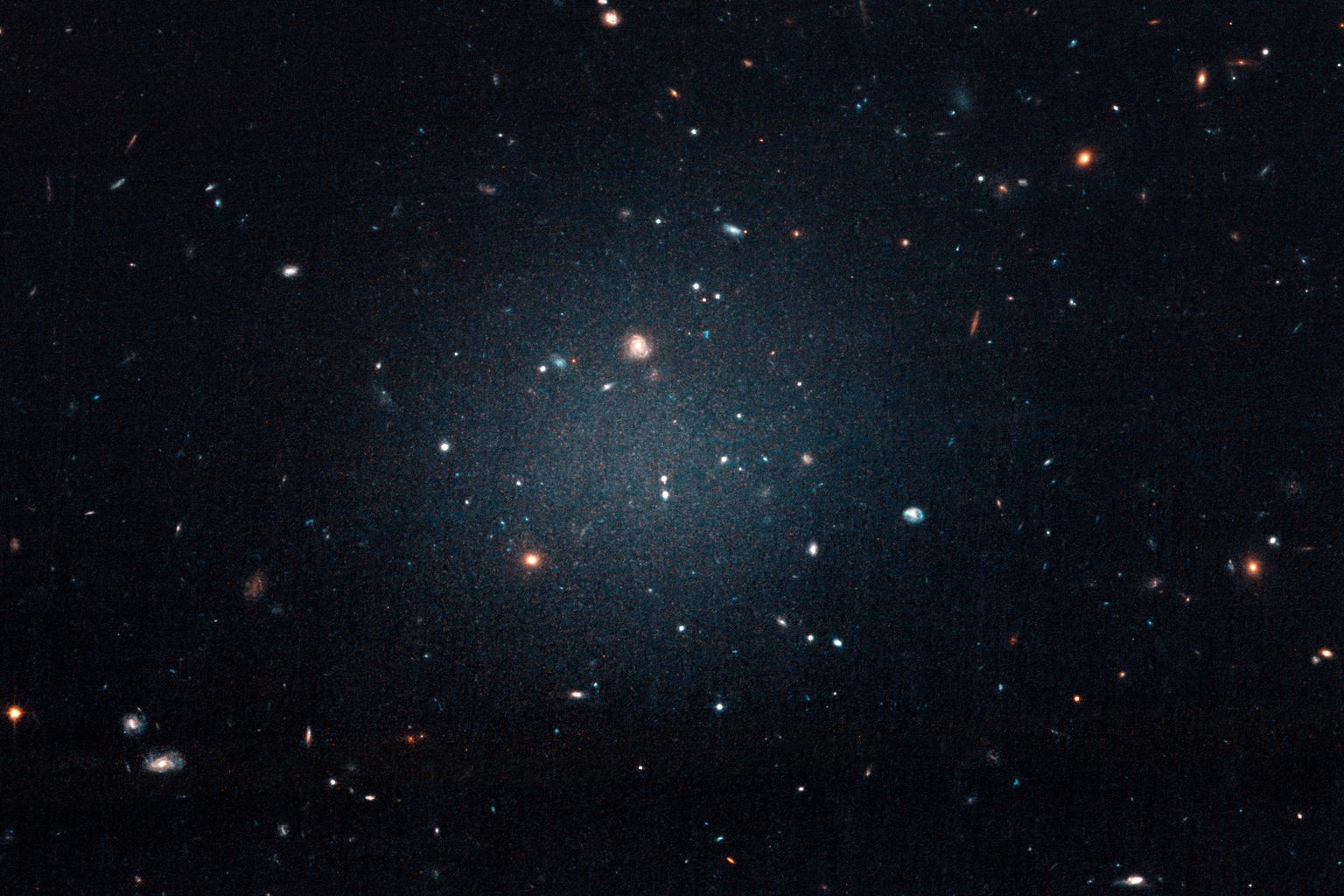 NGC-1052-DF2 on ebatavaliselt hõre galaktika, mis ei sisalda vaadeldavaid jälgi tumeainest