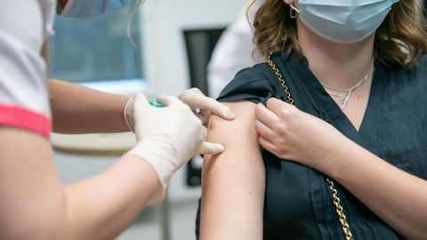 За неделю поступило 62 сообщения о возможных побочных эффектах после вакцинации