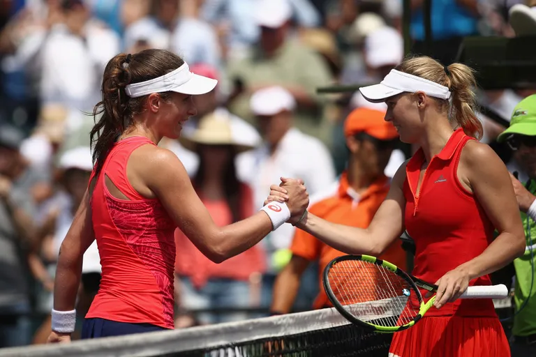 Johanna Konta (paremal) ja Caroline Wozniaki Miami Openi finaalmatš. / JULIAN FINNEY/AFP/Scanpix