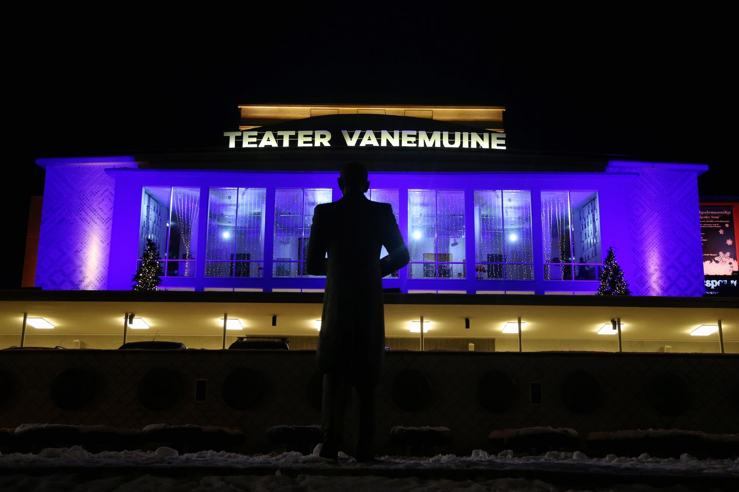 Soome lipuvärvides Vanemuise teater.