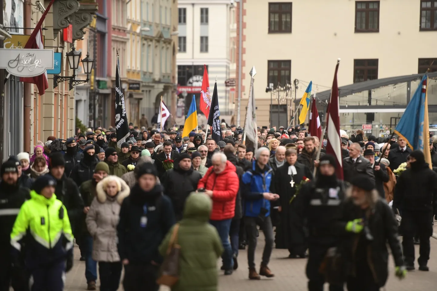 Rīgā notiek leģionāru piemiņas gājiens.