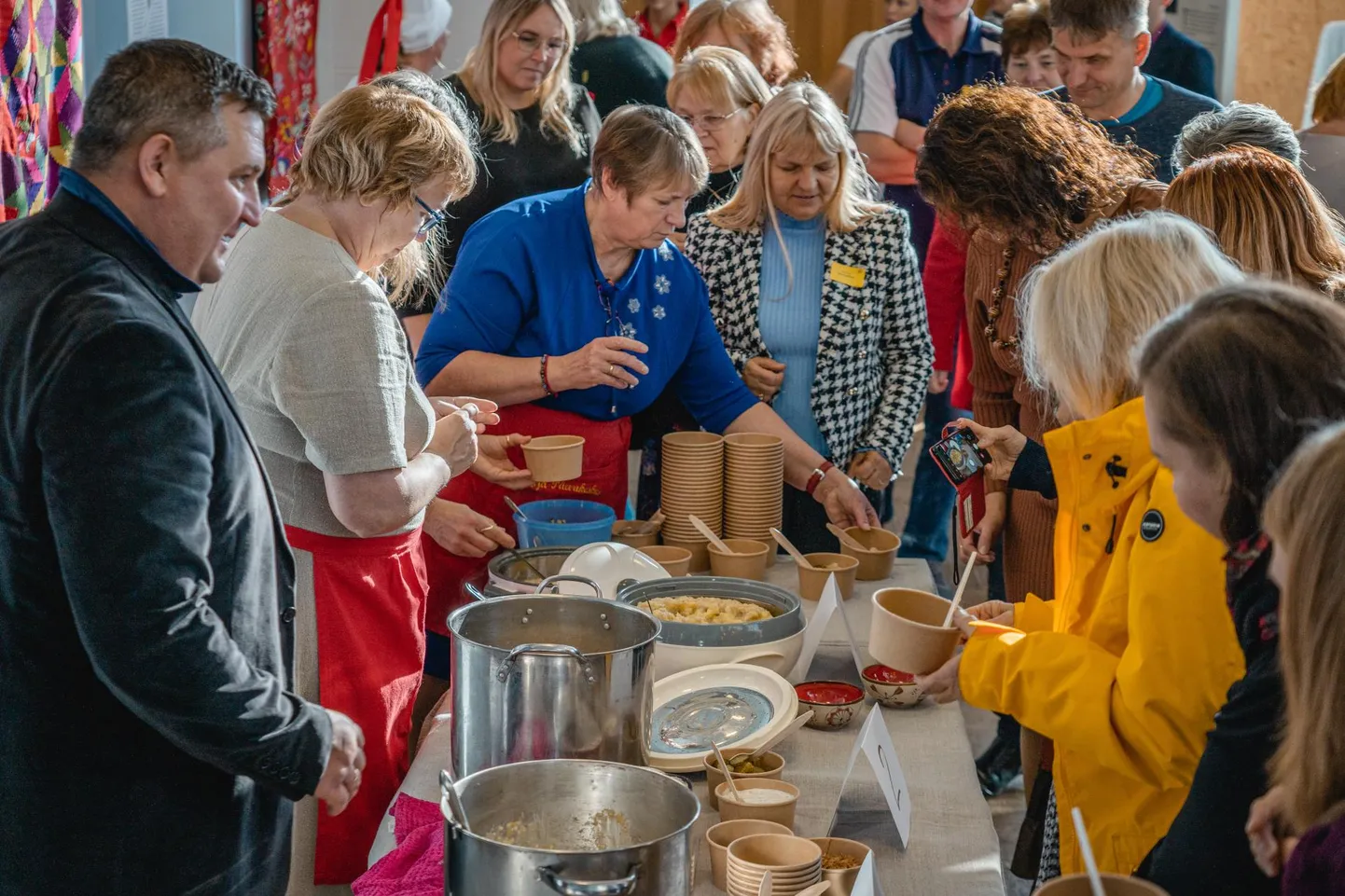 Mulgi toidu festivalil oli laual mitu sorti mulgiputru ja rahvas sai anda oma hääle, milline on nende maitse järgi kõige parem.