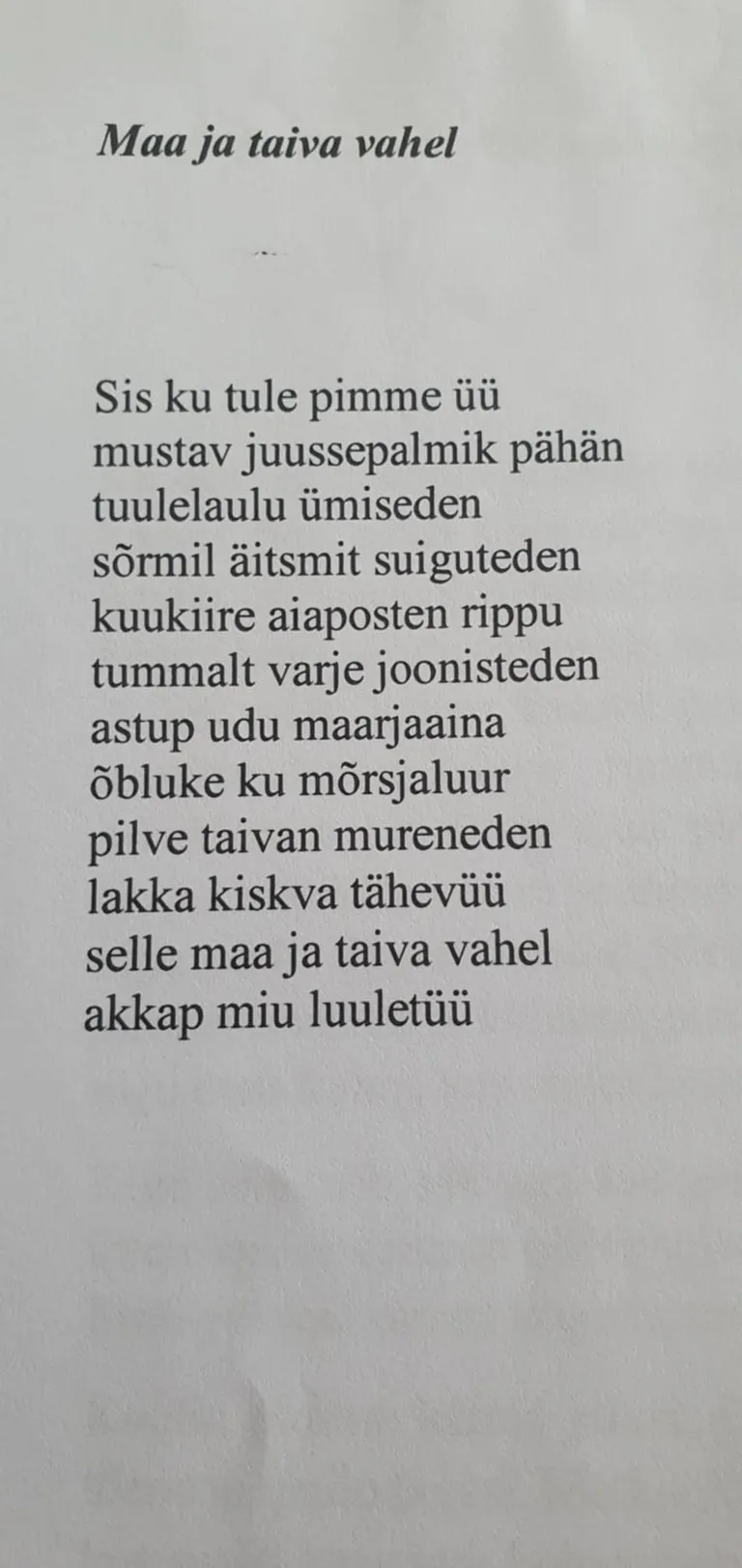 Luuletuse "Maa ja taiva vahel" autor on Vello Jaska, kes peitus võistlusel märgusõna Laulik taha.