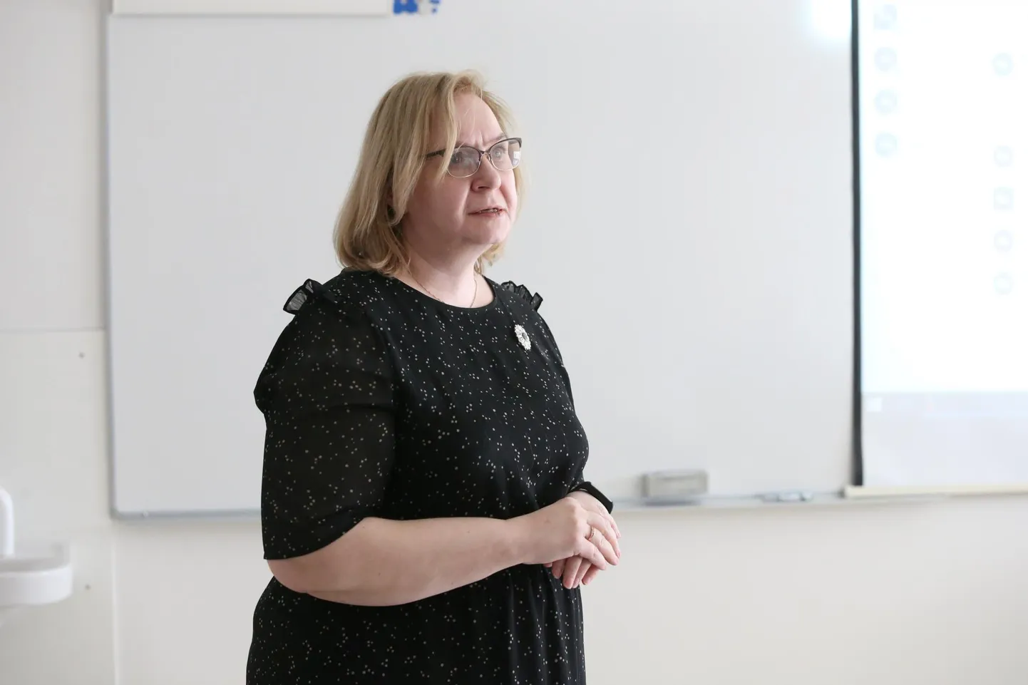 Justiitsminister Maris Lauri viibis TÜK naistekliinikus üle paari tunni, kuulas ettekandeid ja osales diskussioonis.