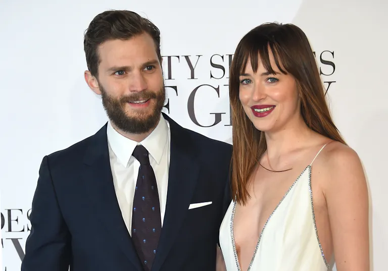 Dakota Johnson ja Jamie Dornan 12. veebruaril 2015 filmi «Viiskümend halli varjundit» esilinastusel Londonis