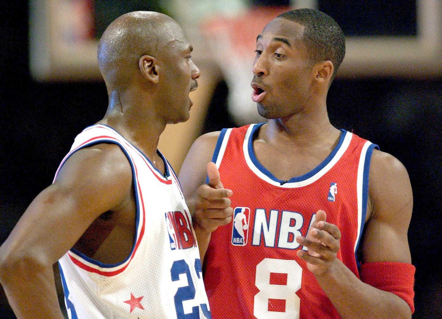 Korvpallilegendid Michael Jordan ja Kobe Bryant 2003. aasta NBA Tähtede mängul.