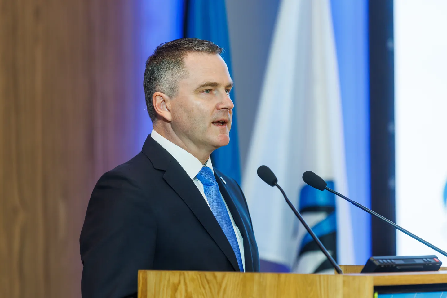 Kaitseministeeriumi kaitsetööstuse ja innovatsiooni asekantsleriks olümpiakomitee endine peasekretär Siim Sukles.