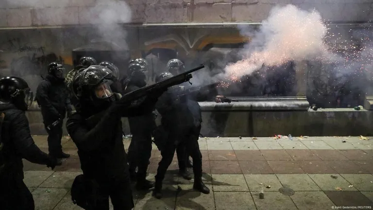 Полиция жестко разгоняет демонстрации протеста в Тбилиси
