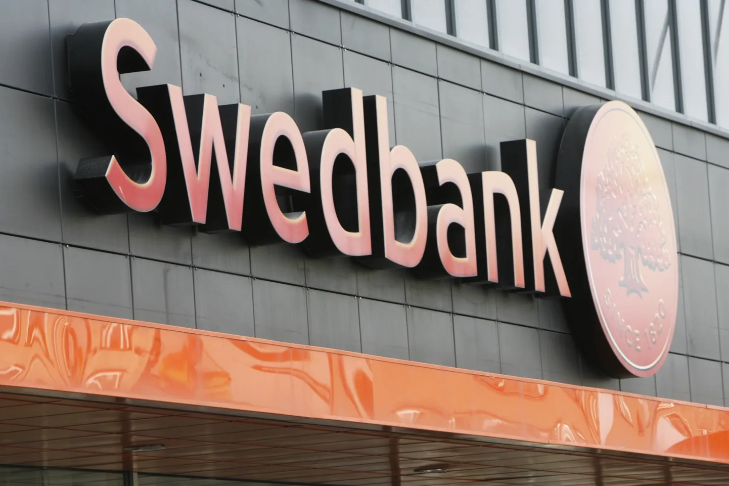 Логотип Swedbank. Иллюстративное фото.