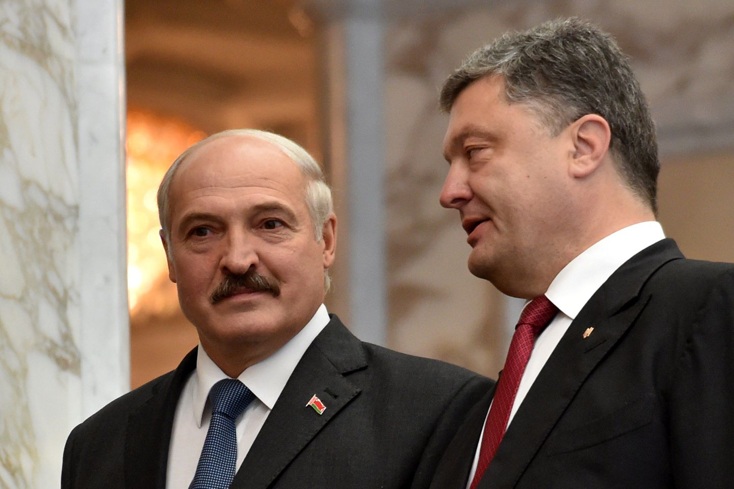 Valgevene president Aleksandr Lukašenka (vasakul) kohtus Ukraina president Petro Porošenkoga Minski läbirääkimiste ajal.
