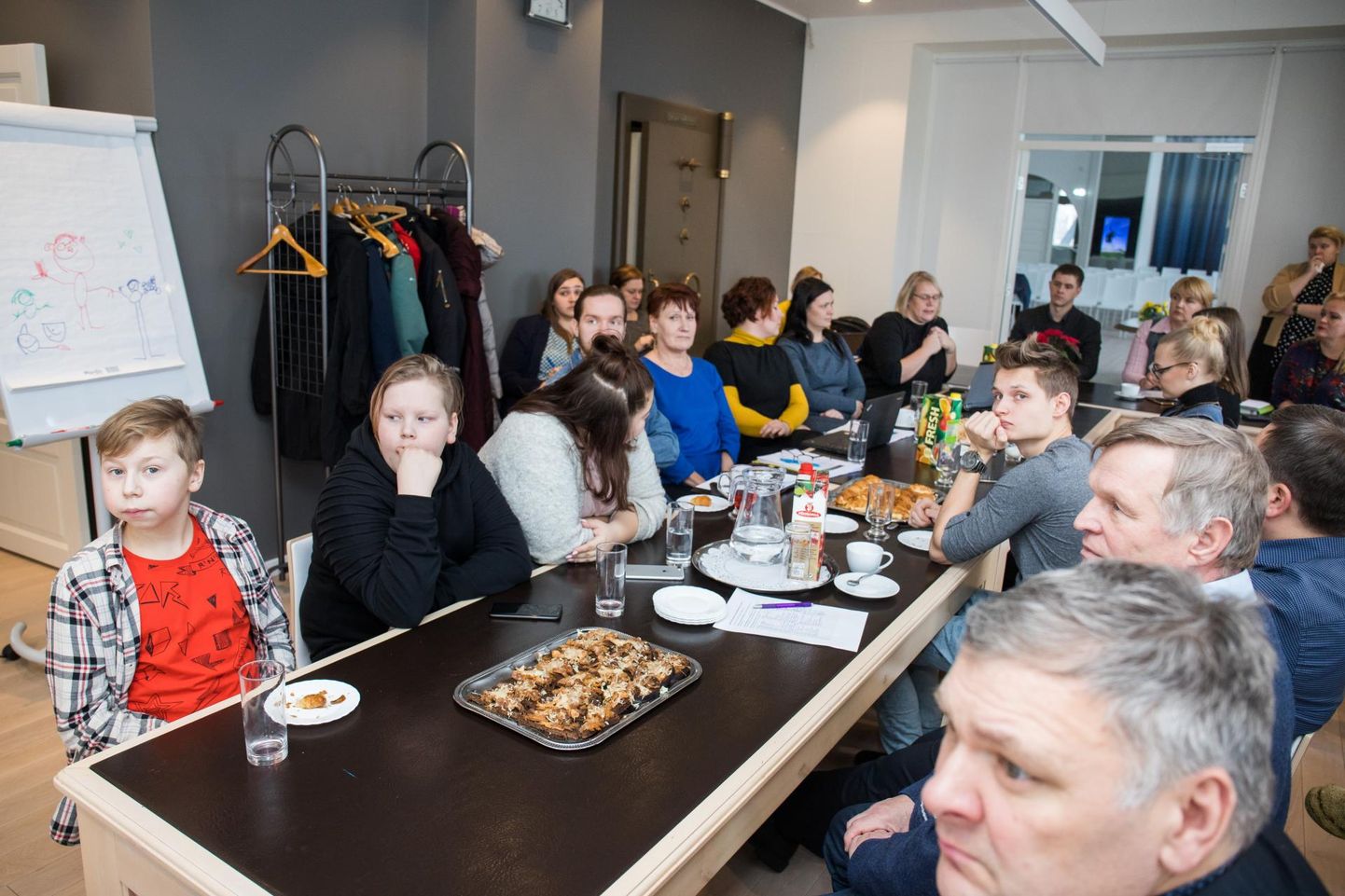 Nädal tagasi arutasid Rakvere linnavalitsuse saalis noorsootöö ja noortekeskuse tuleviku üle peamiselt pisut vanemad inimesed, noori oli vaid käputäis.