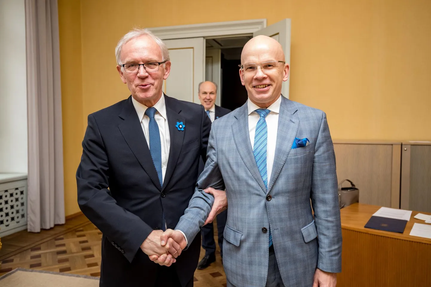 Организовать референдум по вопросу прав меньшинств было бы лицемерно, сказал Эйки Нестор (слева). Аллар Йыкс (справа) считает, что народное голосование предполагает наличие умных избирателей и ответственную политику.