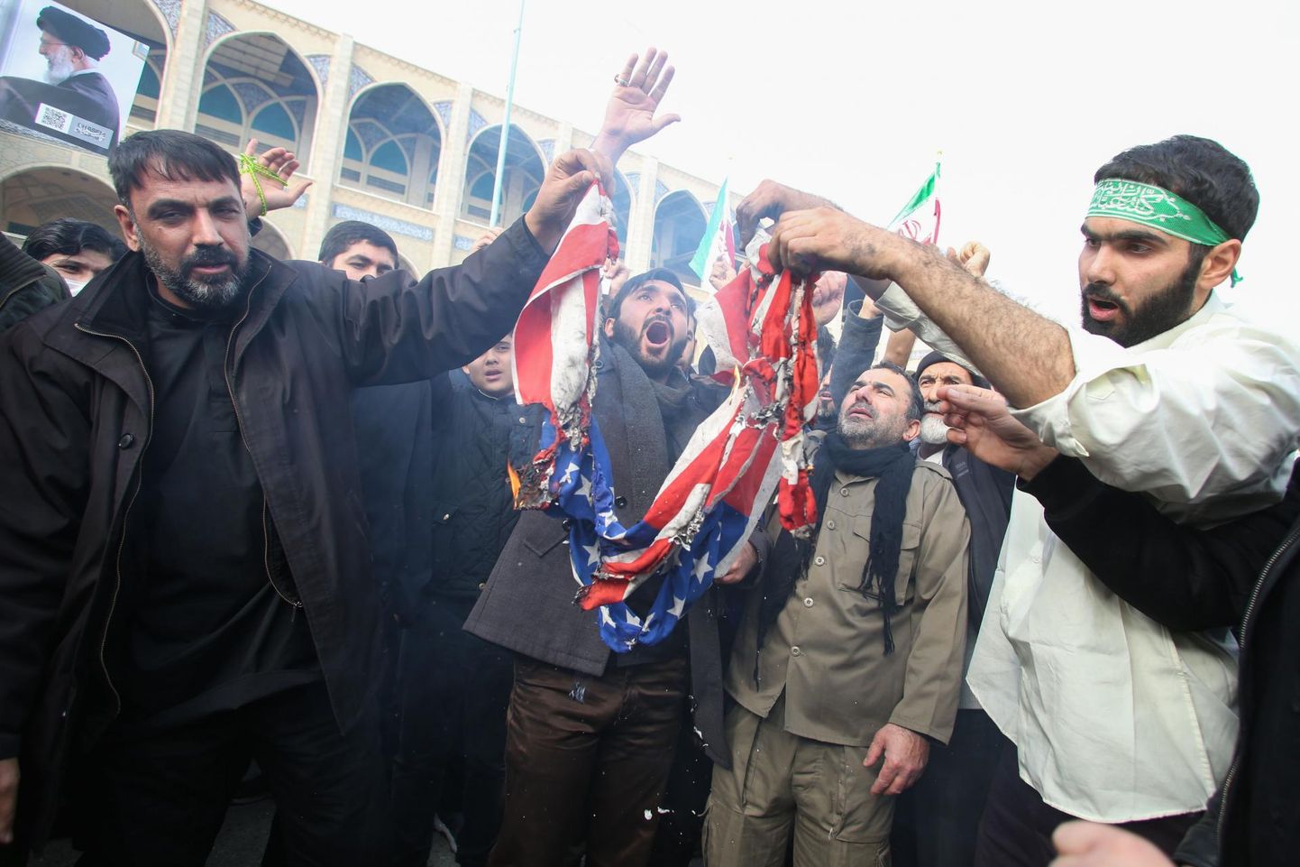 Vihased iraanlased Qassem Soleimani tapmise järel Teherani tänavatel.