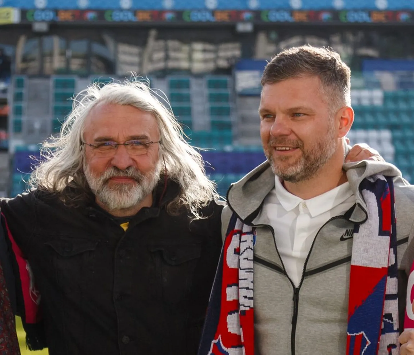 Eesti Jalgpalli Liidu president Aivar Pohlak (vasakul) ja Paide Linnameeskonna president Veiko Veskimäe.