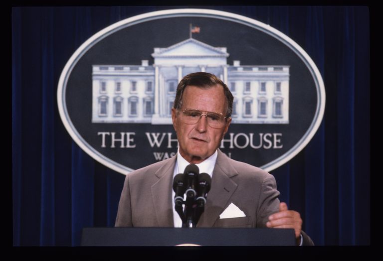 USA 41. president George H W Bush 1990. aastal Valges Majas pressikonverentsil
