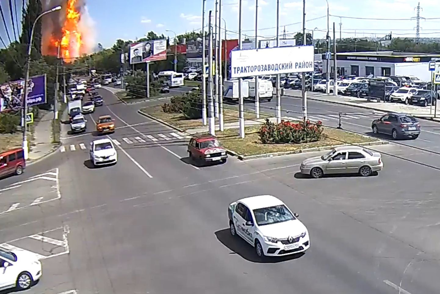 Kaader turvakaamera videost, millel on näha Volgogradis propaanitankla plahvatamist