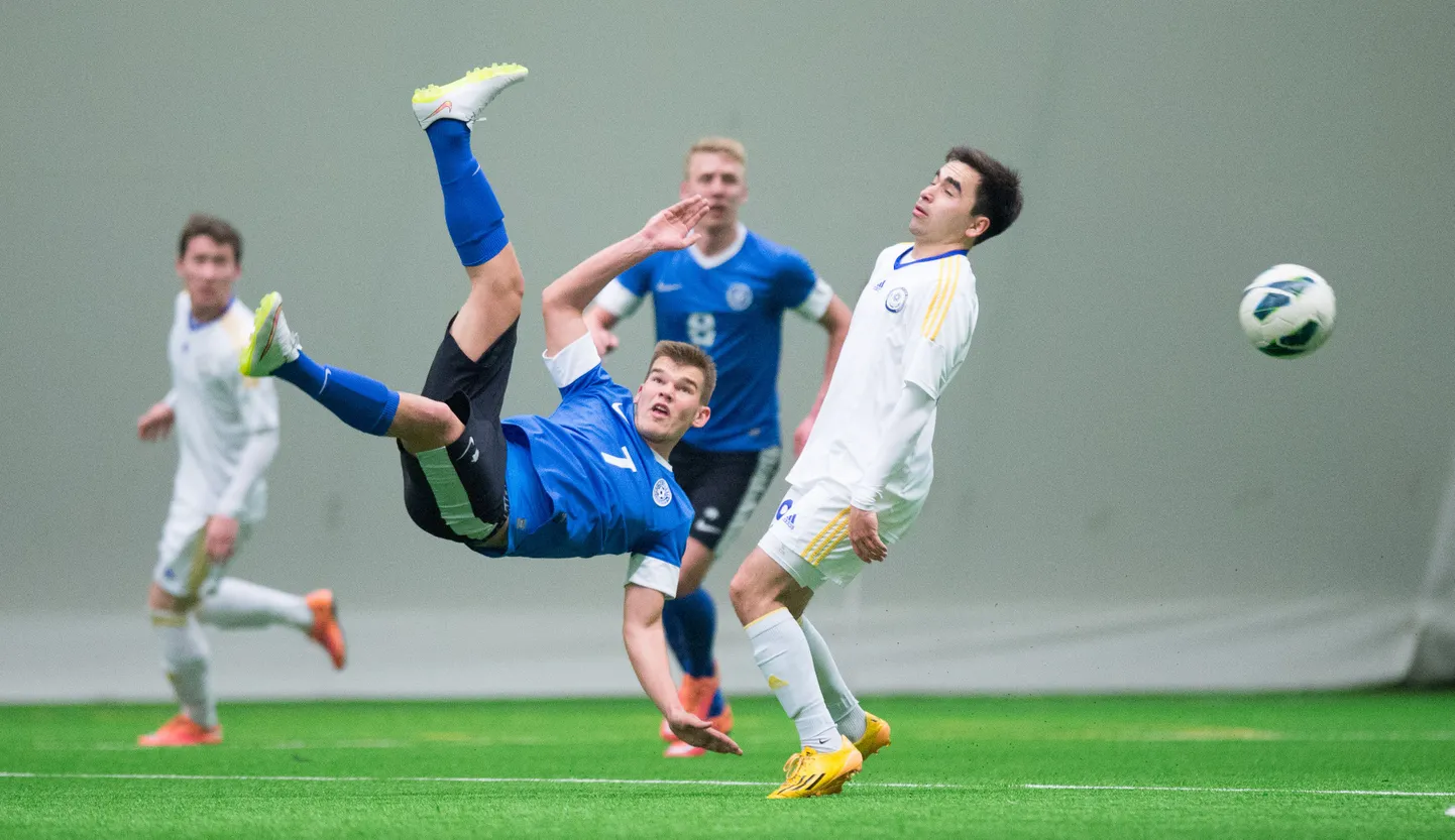 Frank Liivak (nr. 7) on viimastel kuudel saanud ametlikes mängudes väljakule tulla ainult Eesti noortekoonise särgis.