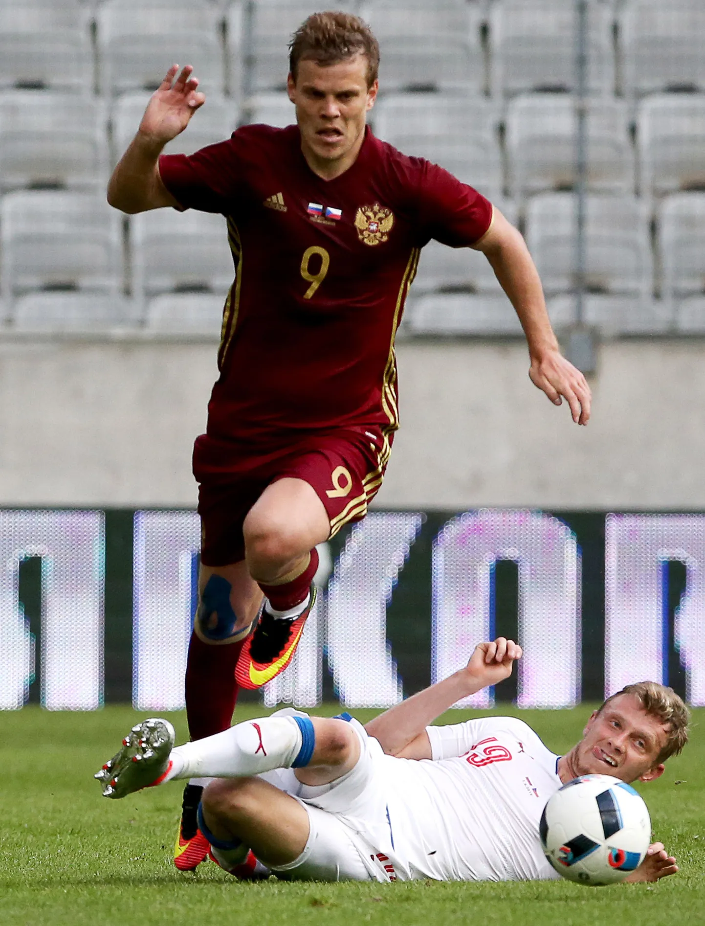 Александр Кокорин в матче против сборной Чехии 1 июня 2016.