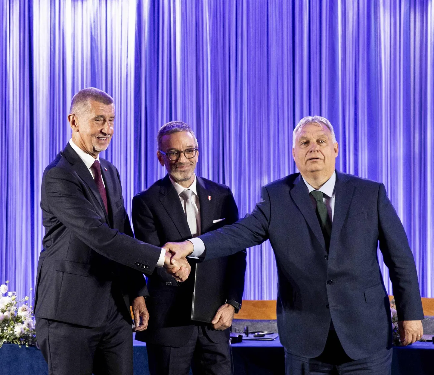 Andrej Babiš, Herbert Kickl ja Viktor Orbán teatasid ühise jõu moodustamisest pühapäeval Viinis peetud pressikonverentsil.