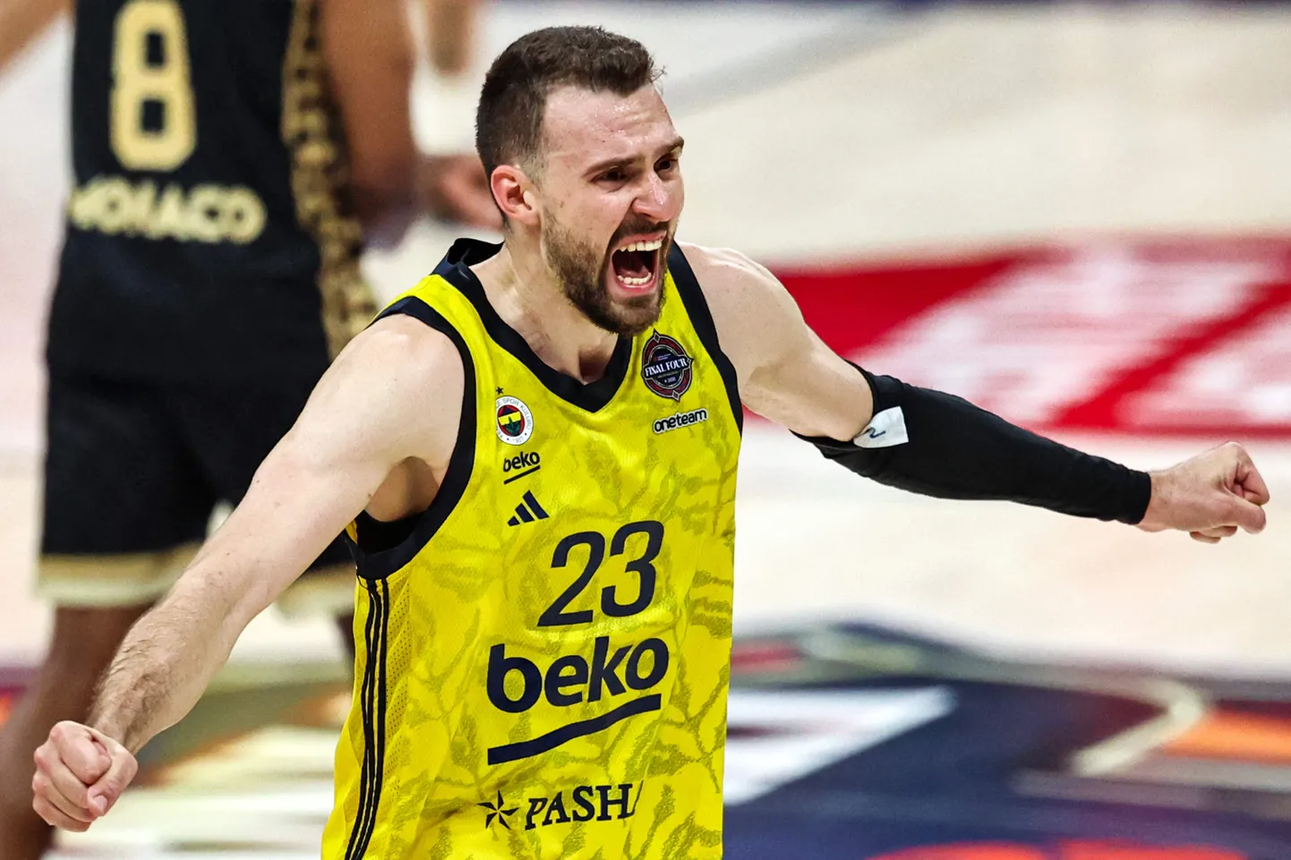Marko Guduric rõõmustab pärast Euroliiga finaali võitmist.