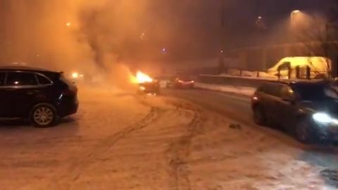 Видео: в Таллинне вспыхнул автомобиль